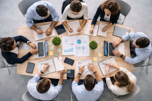 Nosotros. Equipo multidisciplinar que trabaja en proyectos de formación y recursos humanos, orientado al desarrollo del talento